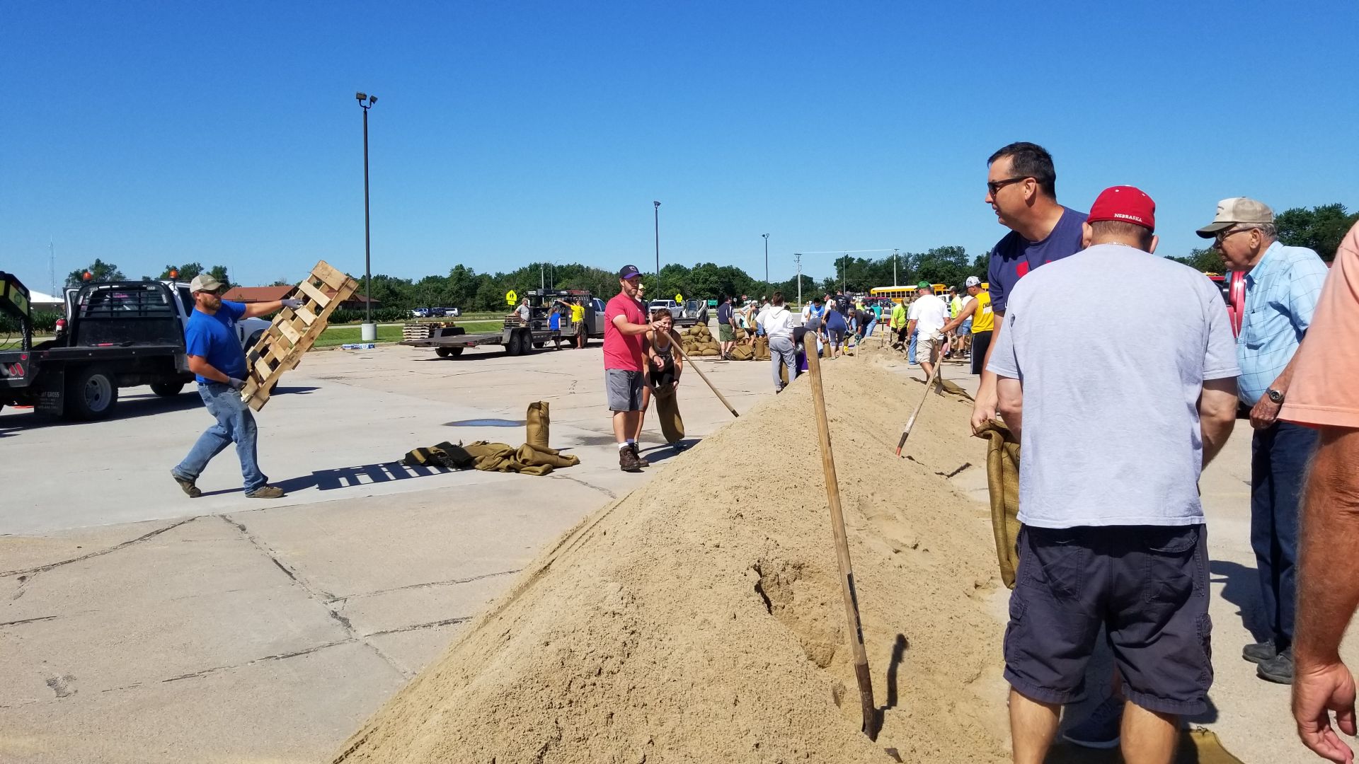 Volunteers fill sandbags in Wood River